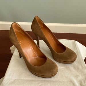 Gucci tan suede heels with platform